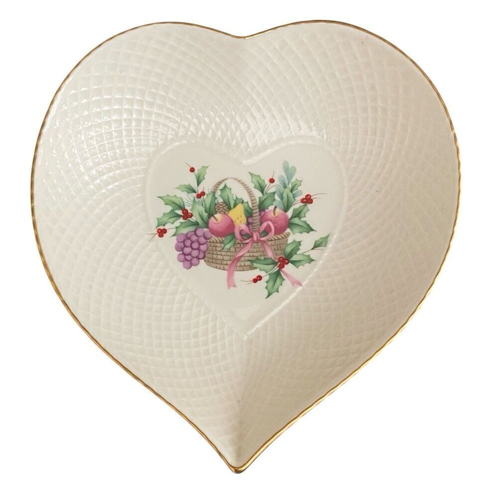 Mikasa Christmas Spirit Ivory Bone China Narumi Japan heart shaped trinket dish